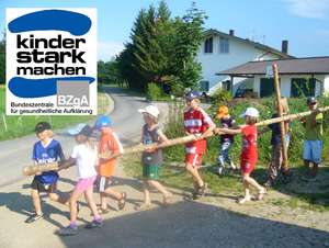 Sportakrobatik-Gruppe aus Götting zeigt eine beeindruckende Hebefigur.